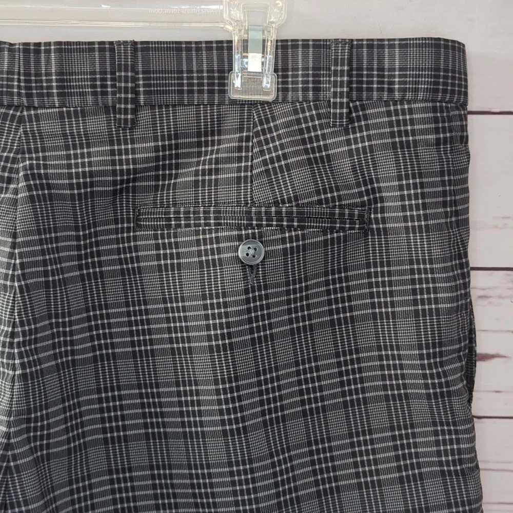 Walter Hagen Performance Moisture Wick Golf Shorts Black and Grey Plaid Men's 38